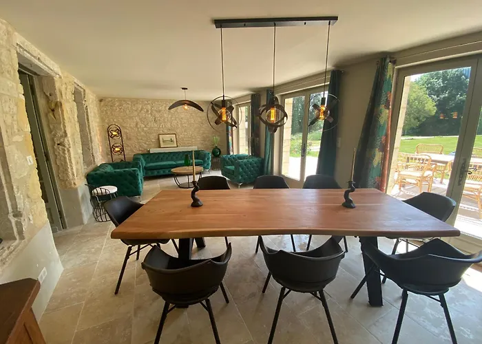 Manoir Des 2 Sources 住宿加早餐酒店 莫内斯捷